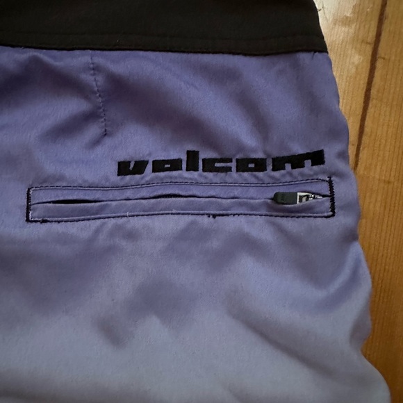 VOLCOM SCALLOP 18” MOD-TECH TRUNKS - Picture 3 of 5